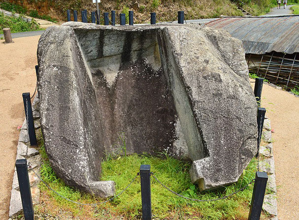 鬼の俎（まないた）・鬼の雪隠（せっちん）