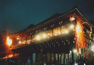東大寺二月堂の平成3年の修二会「お水取り」