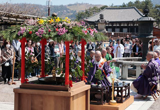 興福寺伝統行事　令和2年の仏生会（花祭り