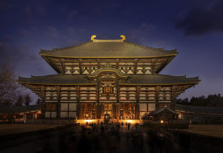 東大寺、春日大社、元興寺で夜の特別参拝